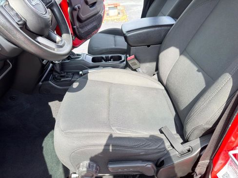 Used 2018 Jeep Wrangler Unlimited Sport image 21