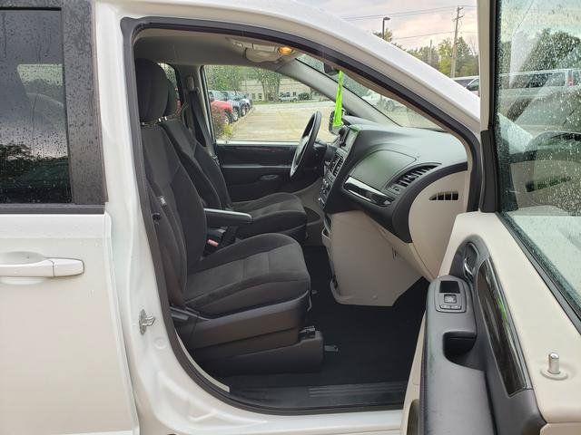 Used 2018 Dodge Grand Caravan SE w/ UConnect Hands-Free Group FWD image 17
