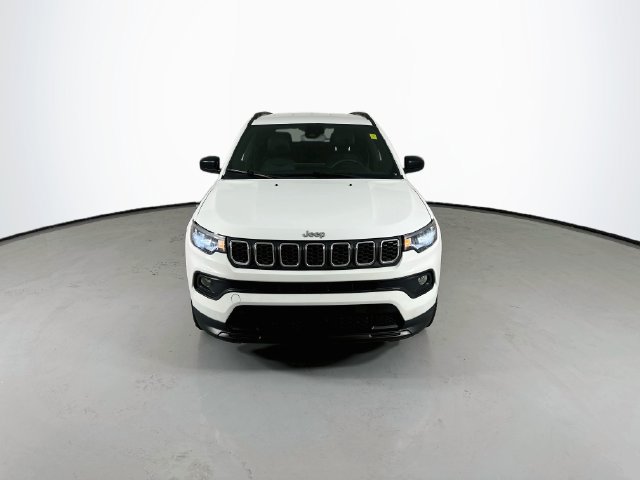 Used 2024 Jeep Compass Latitude AWD/4WD image 4