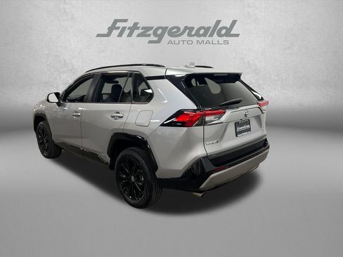 Used 2022 Toyota RAV4 SE w/ Convenience Package AWD/4WD image 3
