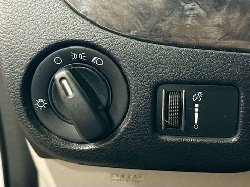 Used 2014 Dodge Grand Caravan SXT image 11