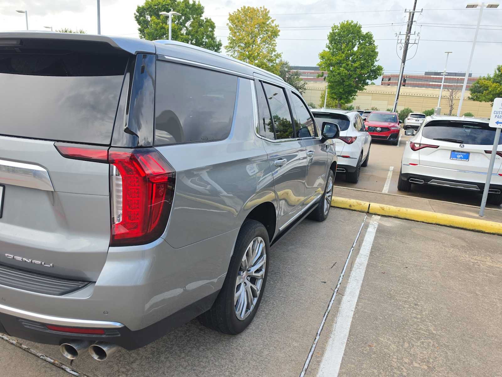 Used 2024 GMC Yukon Denali w/ Advanced Technology Package RWD image 4