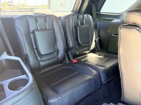Used 2017 Ford Explorer XLT w/ Equipment Group 202A FWD image 16