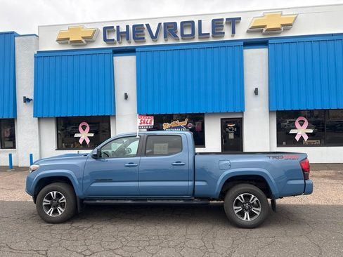 Used 2019 Toyota Tacoma TRD Sport w/ TRD Premium Sport Package AWD/4WD image 17