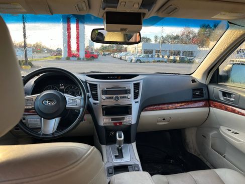 Used 2011 Subaru Outback 2.5i Limited w/ PWR Moonroof Pkg image 8