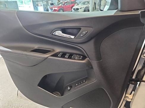 Used 2022 Chevrolet Equinox Premier FWD image 27