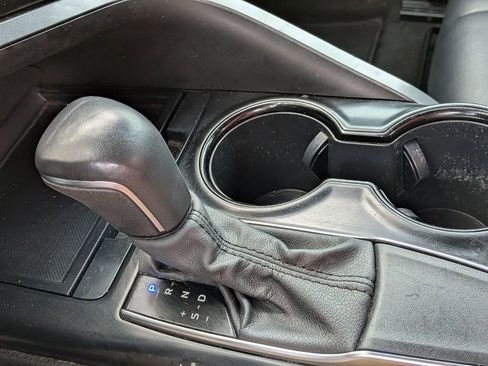 Used 2020 Toyota Camry SE image 23