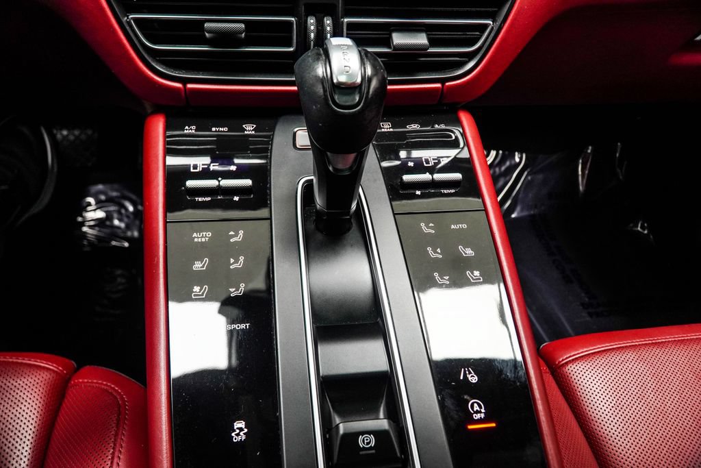 Used 2023 Porsche Macan AWD/4WD image 24