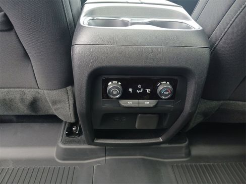 New 2026 Chevrolet Traverse LT w/ Sun and Wheel Package image 23