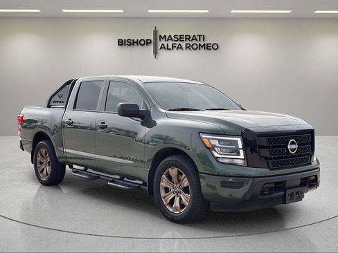 Used 2024 Nissan Titan SV w/ SV Bronze Edition Package image 3