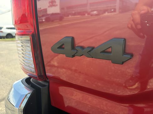 Used 2019 Toyota Tacoma SR5 AWD/4WD image 34