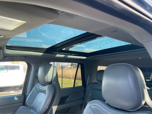 Used 2018 Lincoln Navigator Reserve w/ Technology Package image 32