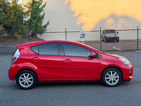 Used 2014 Toyota Prius C Three FWD image 5