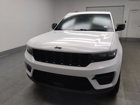 Used 2023 Jeep Grand Cherokee Altitude AWD/4WD image 14