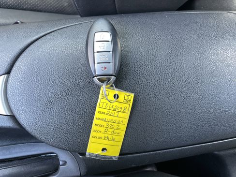 Used 2017 Nissan 370Z Touring RWD image 19
