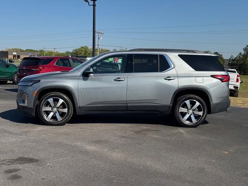 Used 2023 Chevrolet Traverse LT w/ LT Premium Package image 6