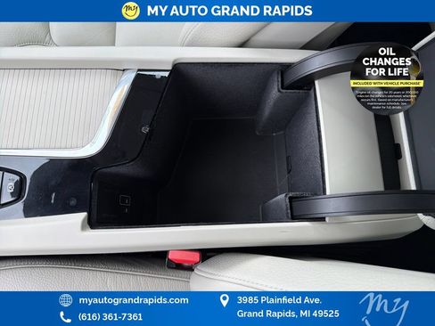 Used 2019 Volvo XC60 T6 Momentum w/ Protection Package Premier AWD/4WD image 29