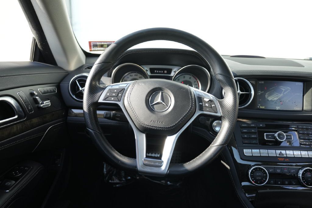 Used 2013 Mercedes-Benz SL 550 image 33