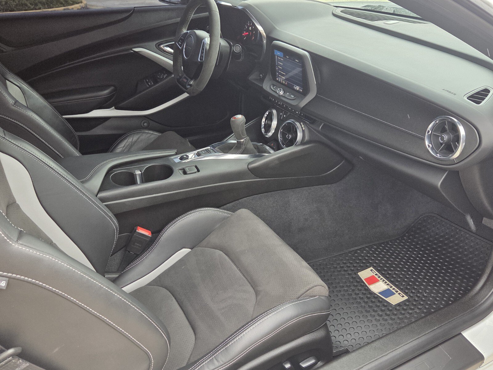 Used 2021 Chevrolet Camaro SS RWD image 9