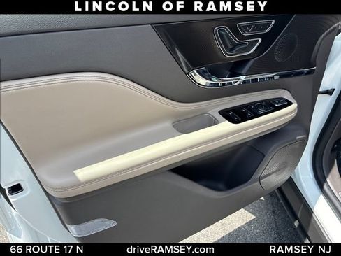 Used 2023 Lincoln Corsair AWD image 13