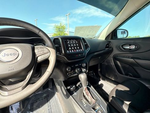 Used 2022 Jeep Cherokee Trailhawk w/ Comfort/Convenience Group AWD/4WD image 29