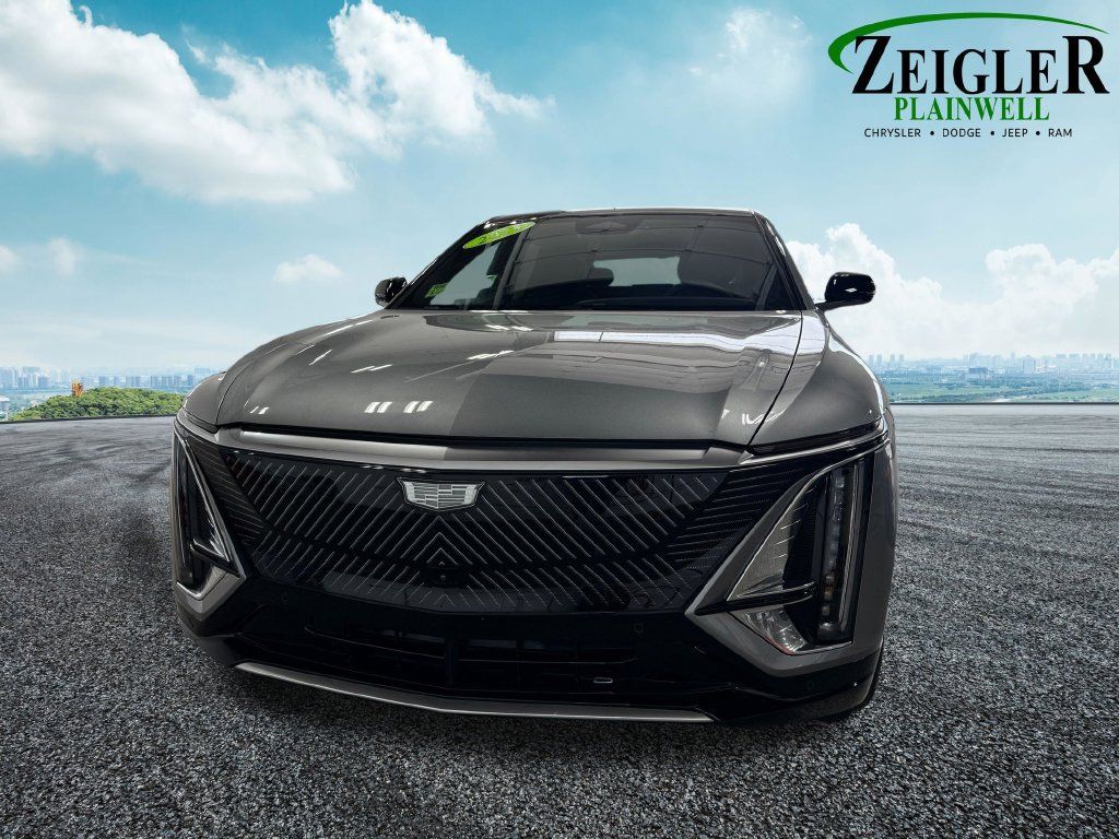 Used 2025 Cadillac Lyriq Luxury w/ LPO, Floor Liner Package AWD/4WD image 9