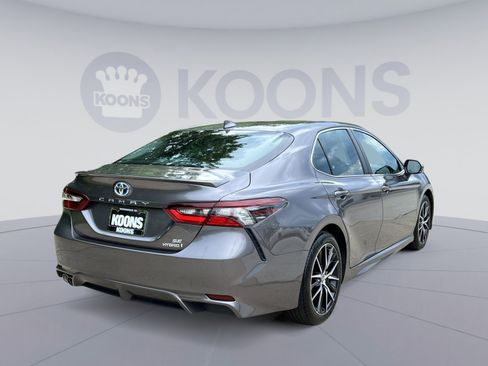 Used 2024 Toyota Camry SE w/ Cold Weather Package FWD image 16