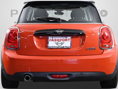 Used 2019 MINI Cooper 2-Door Hardtop w/ Signature Upholstery Package image 8
