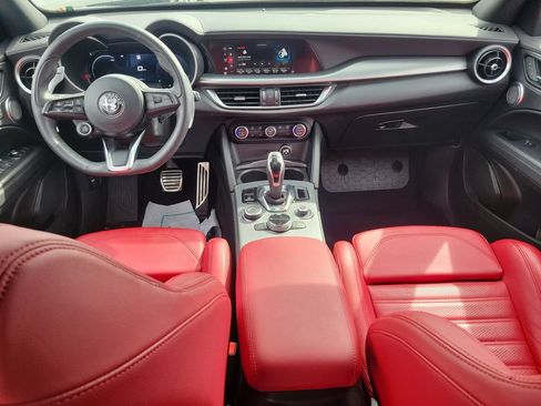 Used 2025 Alfa Romeo Stelvio Sprint AWD/4WD image 11