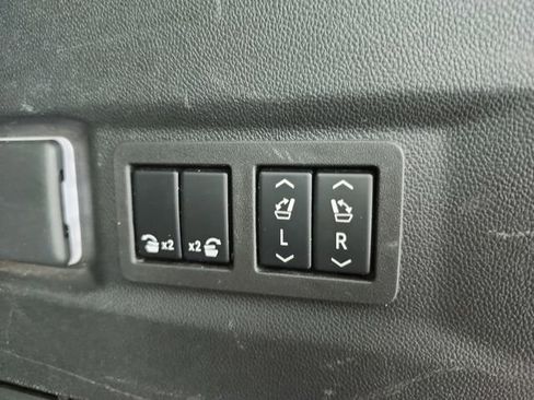 Used 2024 GMC Yukon Denali image 52