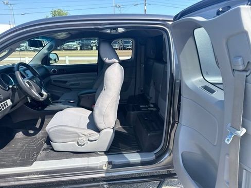 Used 2013 Toyota Tacoma 4x4 Access Cab V6 w/ TRD Sport Pkg image 29