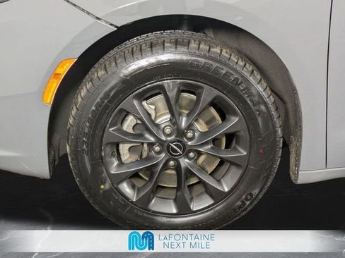 Used 2021 Chrysler Pacifica Touring-L w/ S Appearance Package AWD/4WD image 33