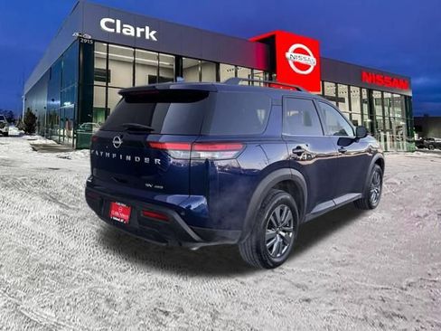 Used 2024 Nissan Pathfinder SV image 7