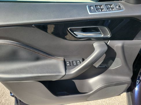 Used 2018 Jaguar F-PACE Prestige image 13