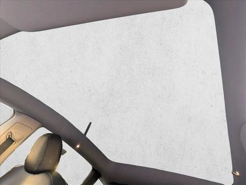 Used 2021 Tesla Model Y Long Range image 18