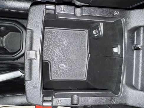 Used 2018 Jeep Wrangler Unlimited Sahara AWD/4WD image 24