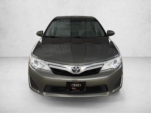 Used 2014 Toyota Camry LE image 2