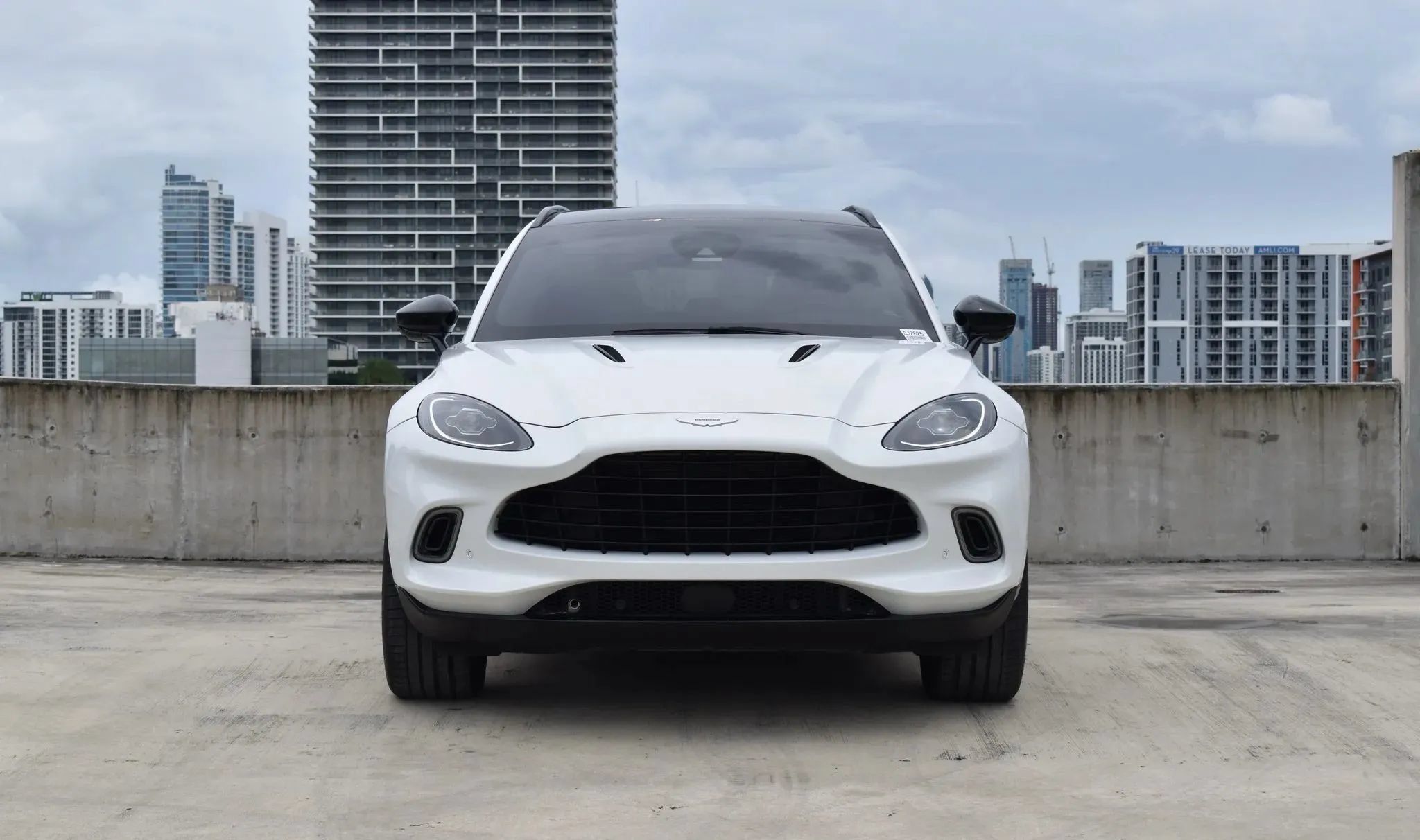 Used 2021 Aston Martin DBX AWD/4WD image 1