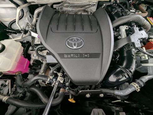 Used 2023 Toyota Highlander LE FWD image 11