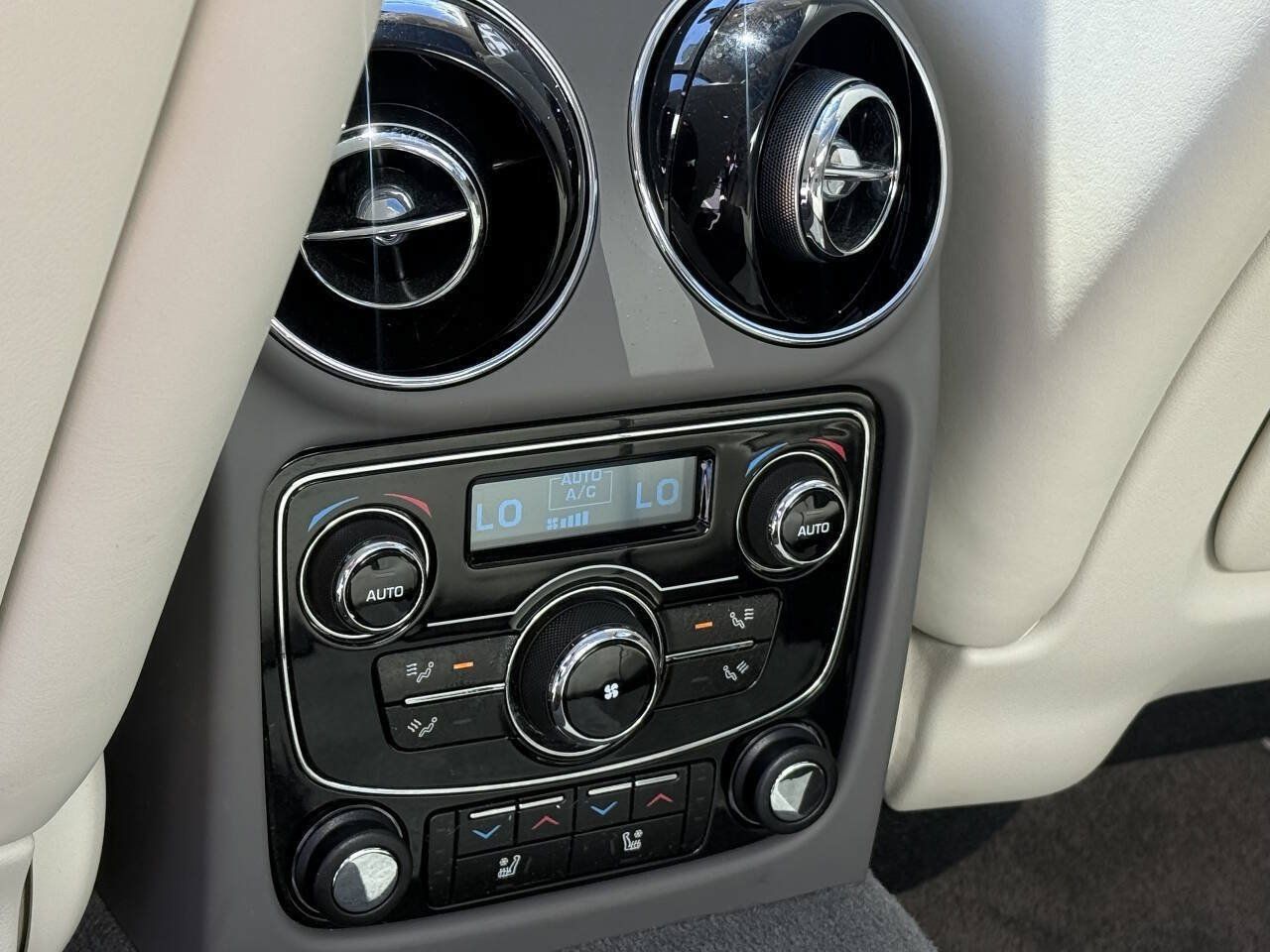 Used 2014 Jaguar XJ L Portfolio AWD/4WD image 17