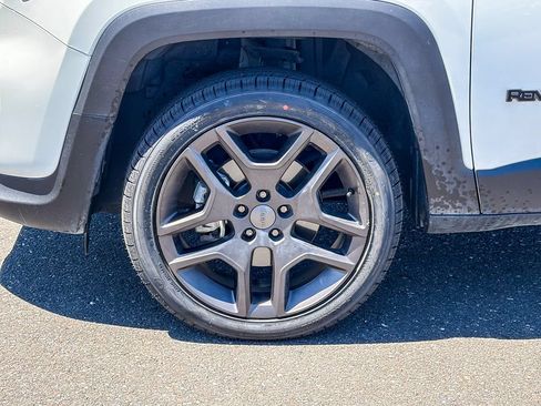 Used 2021 Jeep Renegade Latitude w/ Sun & Sound Group AWD/4WD image 7