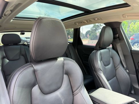 Certified 2025 Volvo XC60 T8 Ultra w/ Protection Package Premier image 11