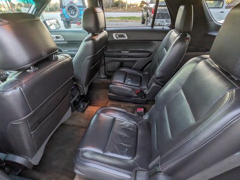 Used 2013 Ford Explorer XLT image 11