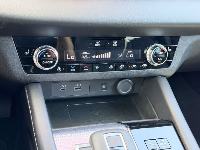 Used 2026 Nissan Rogue Platinum w/ Family Package AWD/4WD image 22