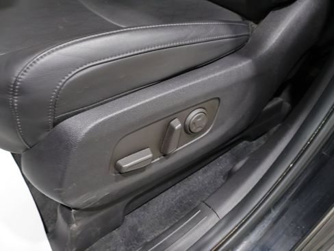 Used 2025 Kia Carnival FWD image 10