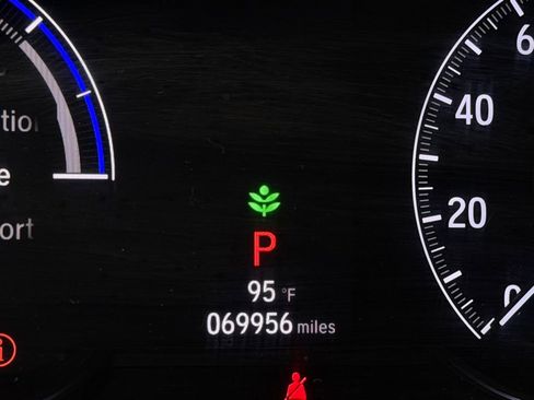 Used 2019 Honda Insight Touring image 16