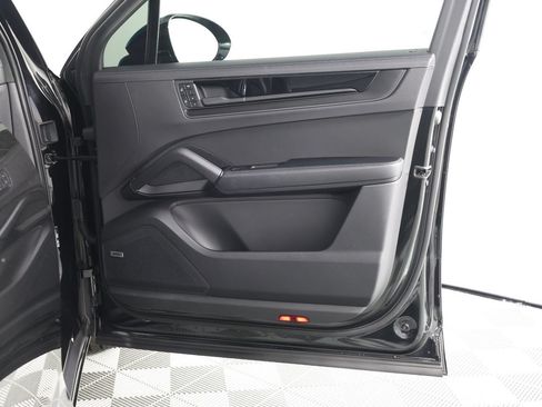Certified 2025 Porsche Cayenne GTS AWD/4WD image 23