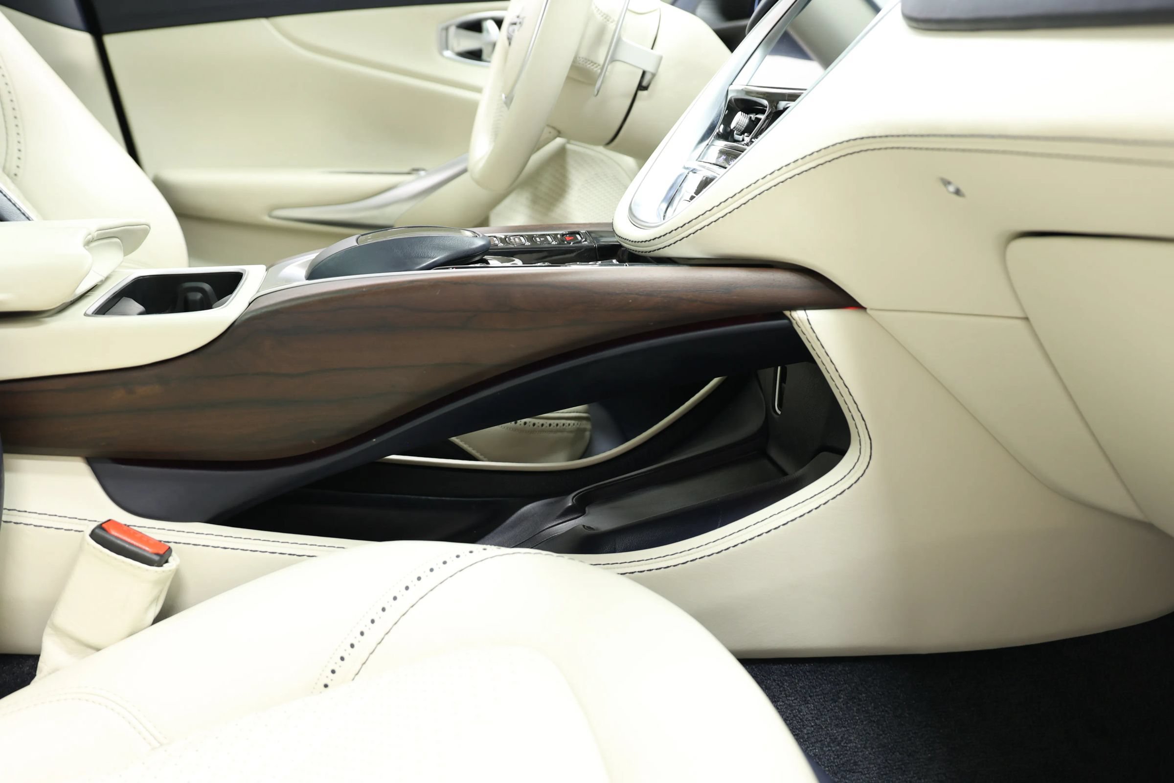 Used 2021 Aston Martin DBX AWD/4WD image 84