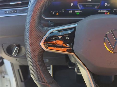 Used 2023 Volkswagen Tiguan SE R-Line image 14