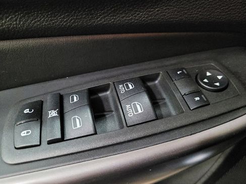 Used 2021 Jeep Cherokee Latitude Plus AWD/4WD image 27